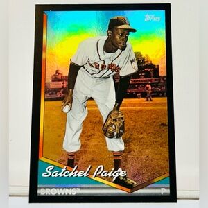 SATCHEL PAIGE St. LOU BROWNS 24 TOPPS RAINBOW REFRACTOR/ BLACK BORDER. (MINT+)!!